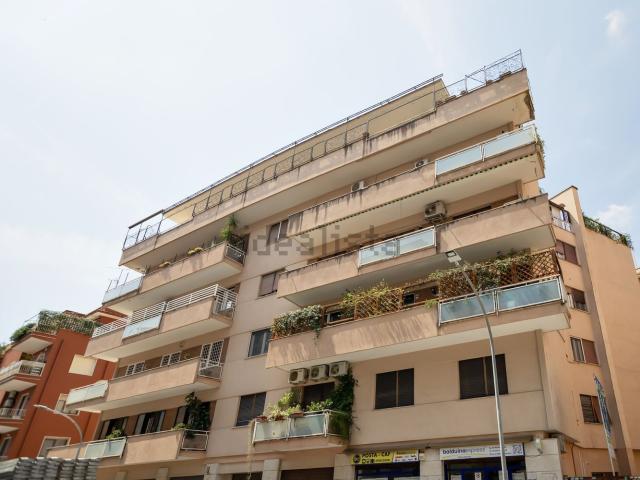 Appartamento in vendita di 120 m² in Via Festo Avieno