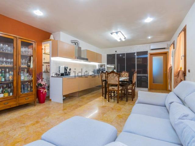 Appartamento in vendita di 120 m² in Via Fratelli Bandiera, 10