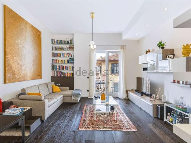 Appartamento in vendita di 120 m² in Via Fratelli Bronzetti