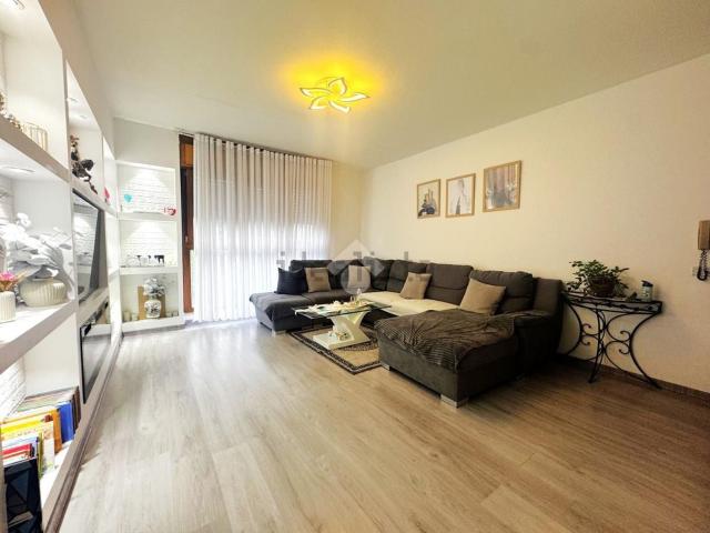 Appartamento in vendita di 120 m² in Via Ippolito Nievo, 12