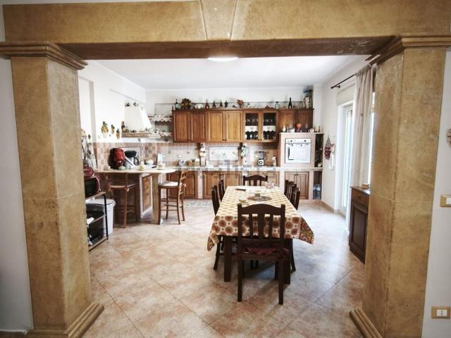 Appartamento in vendita di 120 m² in Via Ippolito Nievo, 14