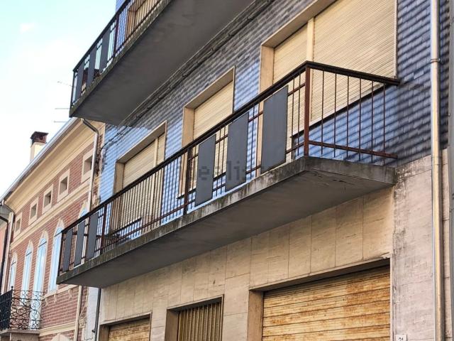 Appartamento in vendita di 120 m² in Via IV Novembre, 23