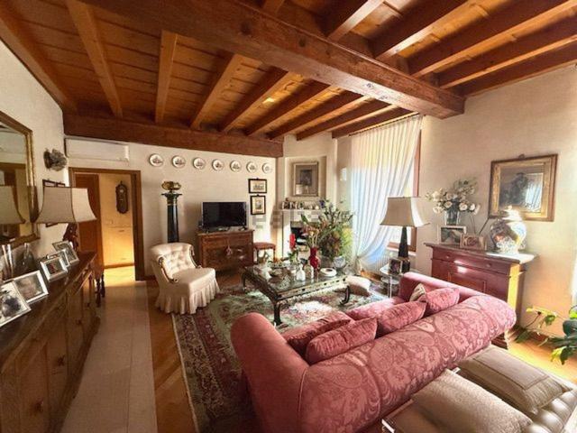 Appartamento in vendita di 120 m² in Via Orefici
