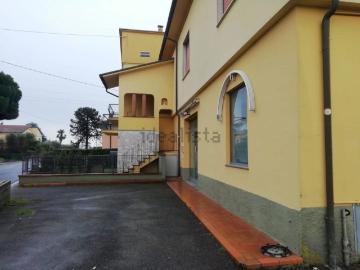 Appartamento in vendita di 120 m² in Via Lombarda Lammari, 77