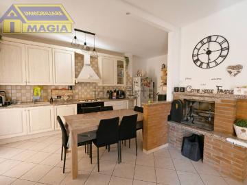 Appartamento in vendita di 120 m² in Via Lombardia, 2