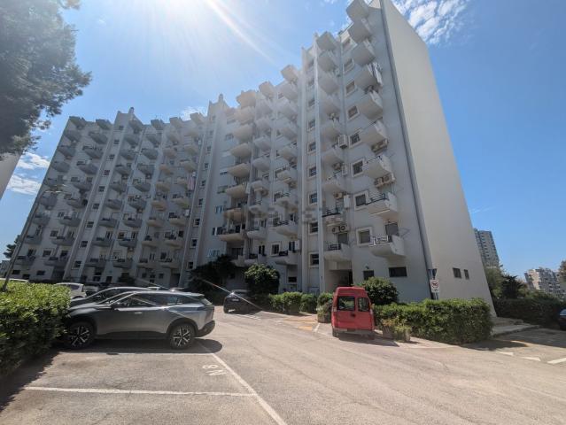 Appartamento in vendita di 120 m² in Via Lago di Nemi, 86