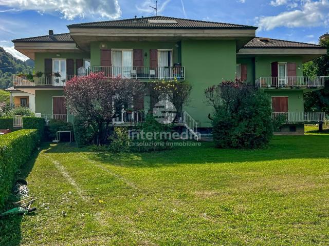 Appartamento in vendita di 120 m² in Via Lungo Lago Italia, 14