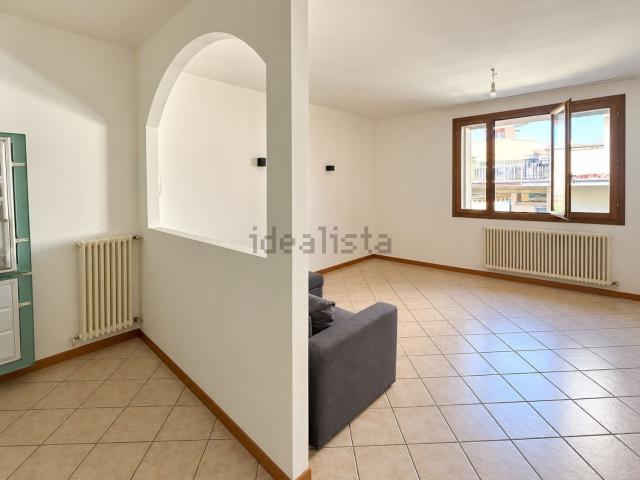 Appartamento in vendita di 120 m² in Via Monsignor Giacomo Testa, 9