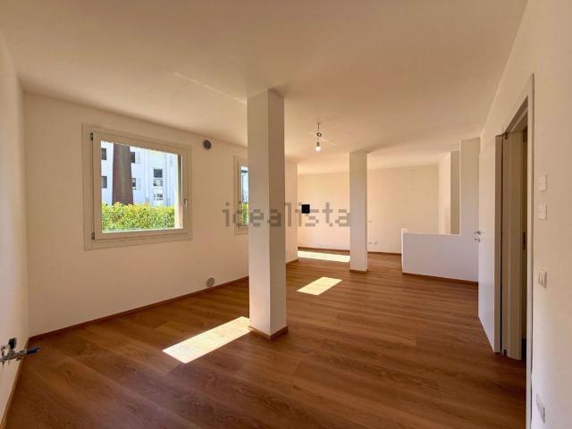 Appartamento in vendita di 120 m² in Via Monti del Sole