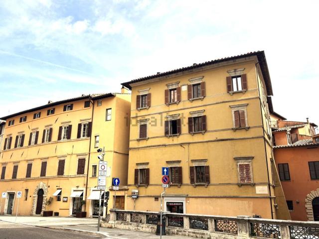 Appartamento in vendita di 120 m² in Via Marzia