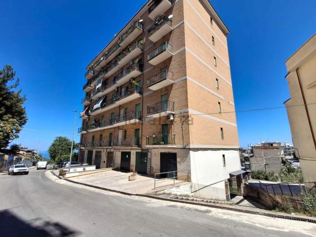 Appartamento in vendita di 120 m² in Via Salvo d&apos Acquisto