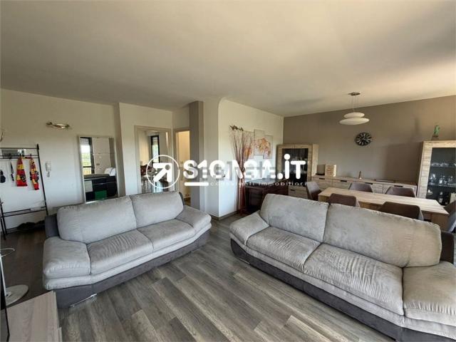 Appartamento in vendita di 120 m² in Via Salvo d&apos Acquisto, 58