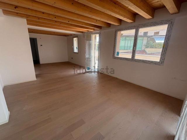 Appartamento in vendita di 120 m² in Via Santa Bona Vecchia