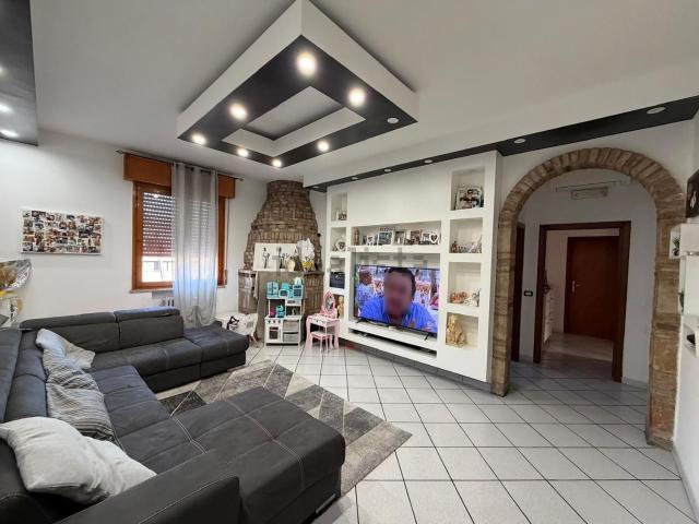Appartamento in vendita di 120 m² in Via Statale Est, 159