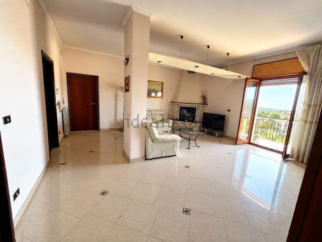 Appartamento in vendita di 120 m² in Via Panoramica, 36