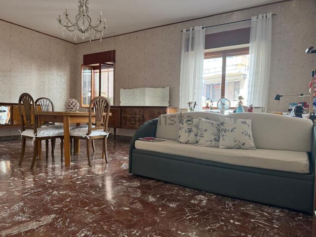 Appartamento in vendita di 120 m² in Via Pietro Castelli, 246
