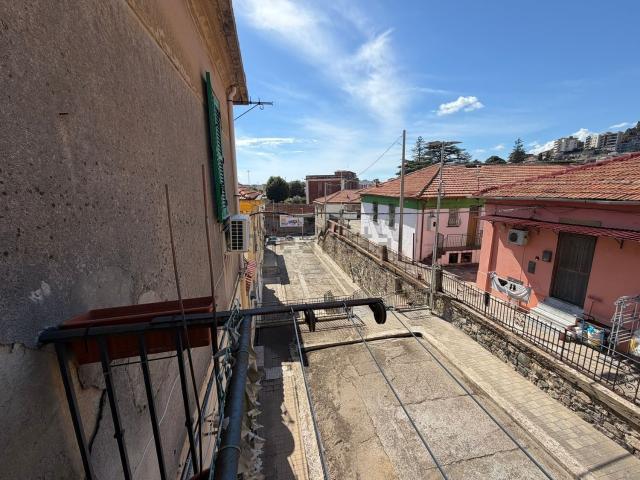 Appartamento in vendita di 120 m² in Via Pietro D&apos Aragona, 2