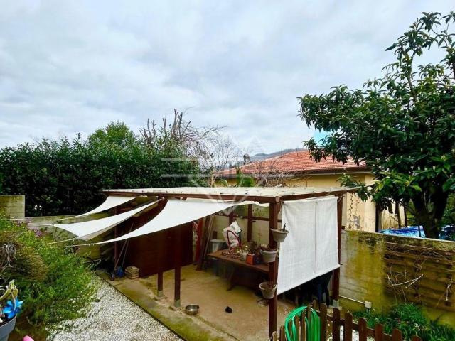 Appartamento in vendita di 120 m² in Via Provinciale Avenza Sarzana, 58