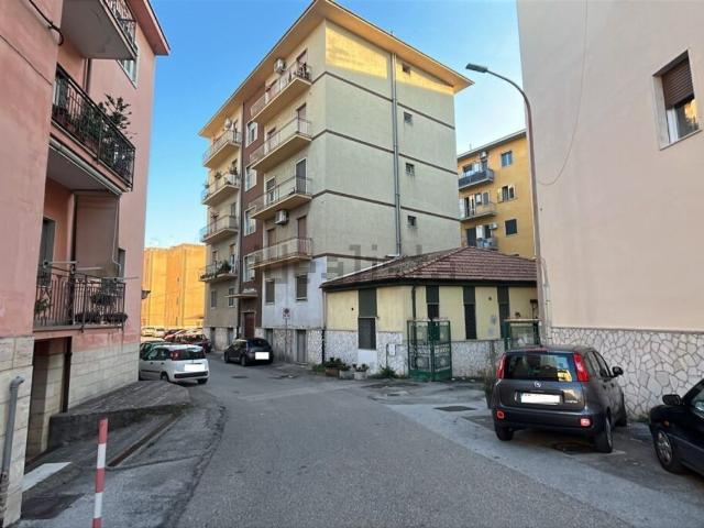 Appartamento in vendita di 120 m² in Via Raffaele Calabria