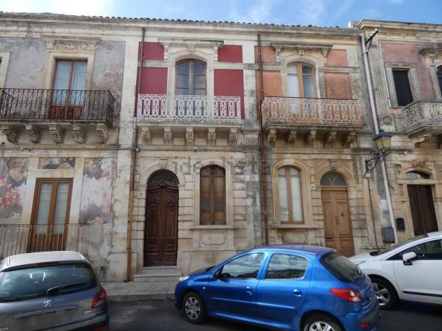 Appartamento in vendita di 120 m² in Via Regina Elena, 41