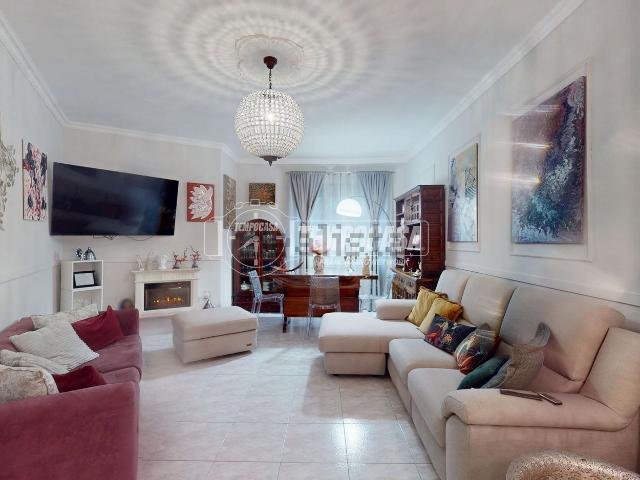 Appartamento in vendita di 120 m² in Via Regio Parco, 104