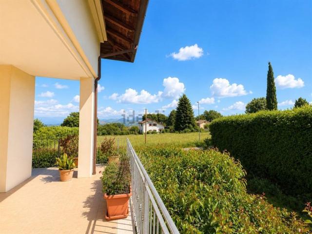 Appartamento in vendita di 120 m² in Via Tagliente