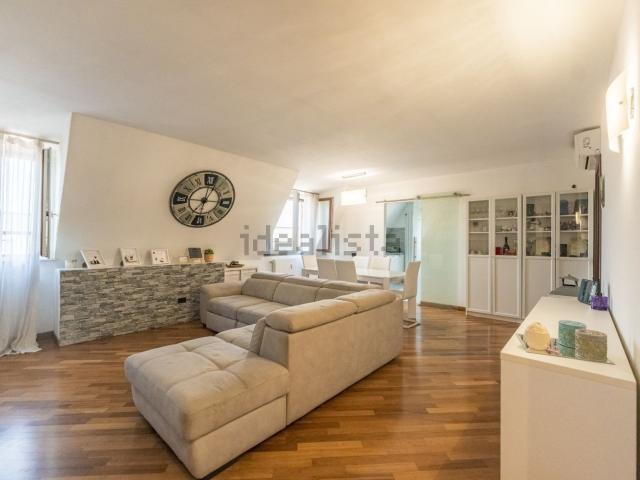 Appartamento in vendita di 120 m² in Via Ticino, 28