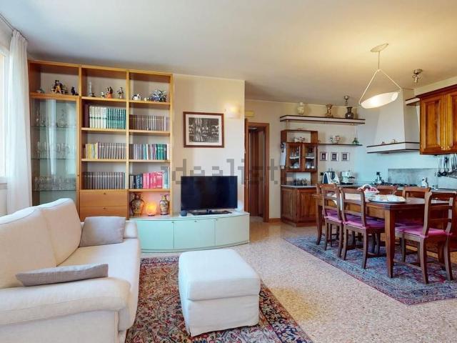 Appartamento in vendita di 120 m² in Via Trento