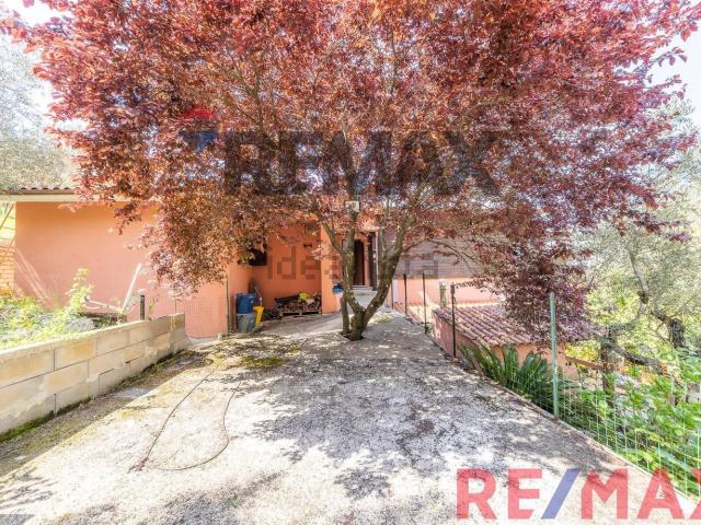 Appartamento in vendita di 120 m² in Via Valle Castagna, 4