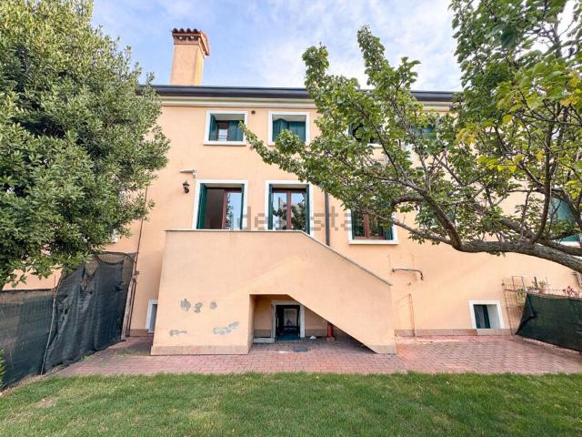 Appartamento in vendita di 120 m² in Via Vallesina