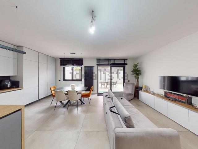 Appartamento in vendita di 120 m² in Via Vittorio Veneto, 48