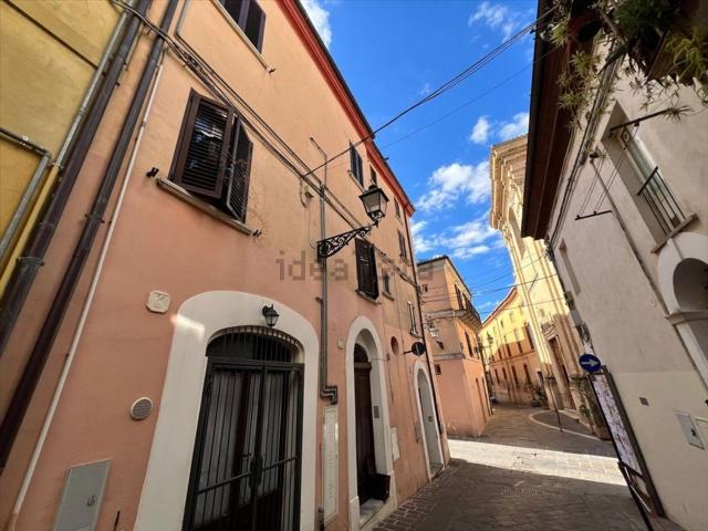 Appartamento in vendita di 120 m² in Via Vicoli Francesco e Luigi