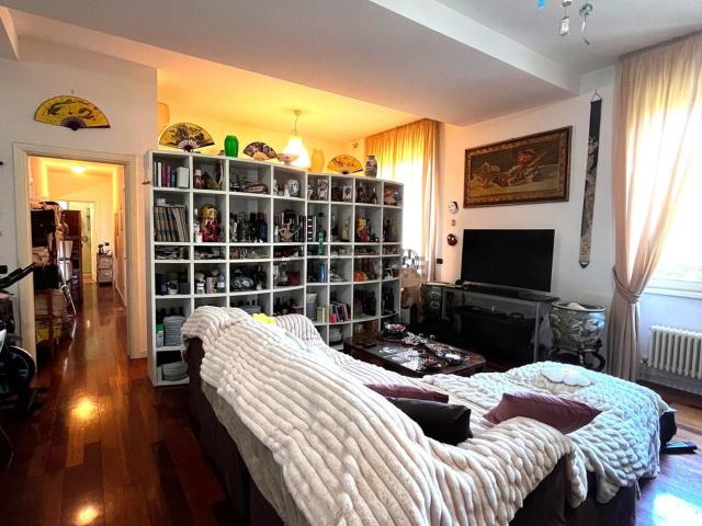 Appartamento in vendita di 120 m² in Viale Virginia Reiter