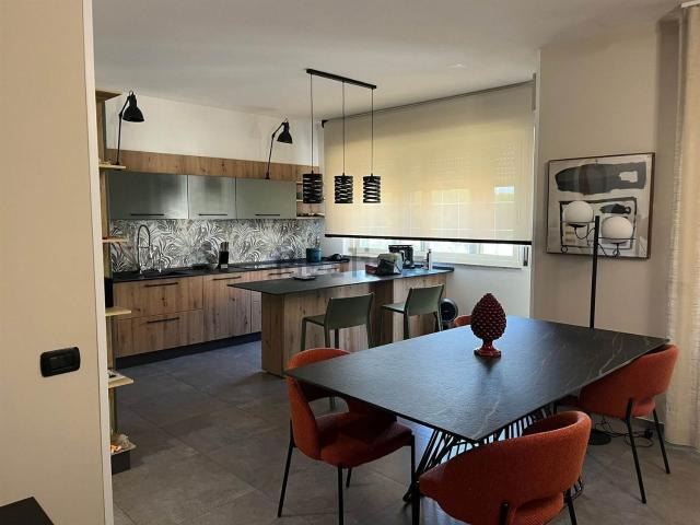 Appartamento in vendita di 120 m² in Viale Aldo Moro, 107