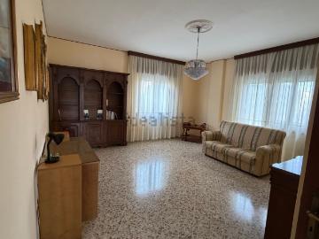 Appartamento in vendita di 120 m² in Viale Aldo Moro, 73