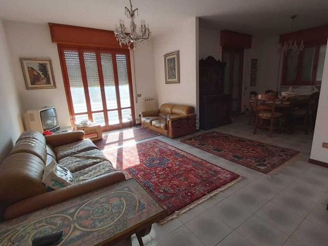 Appartamento in vendita di 120 m² in Viale Anna Maria Adorni
