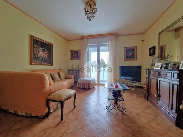 Appartamento in vendita di 120 m² in Viale Fratelli Cervi, 33