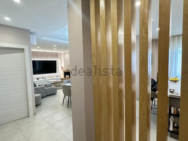 Appartamento in vendita di 120 m² in Viale Giovanni Falcone, 60