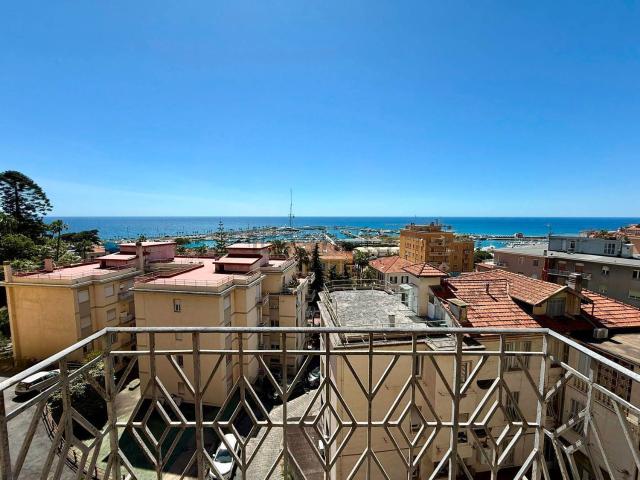 Appartamento in vendita di 120 m² in Viale Giacomo Matteotti