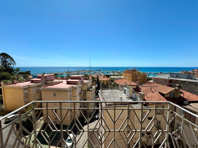 Appartamento in vendita di 120 m² in Viale Giacomo Matteotti, 113