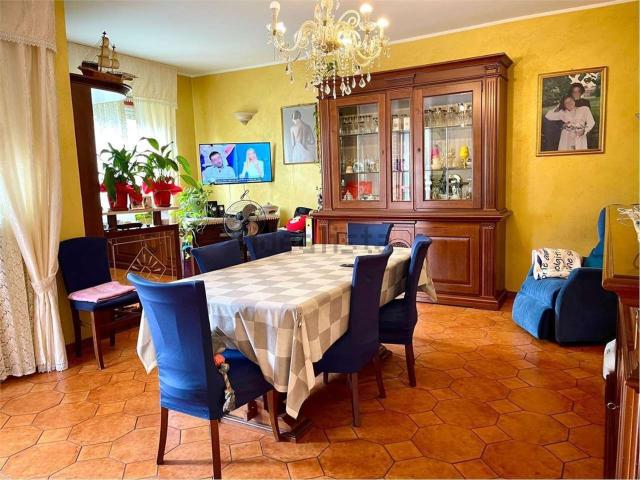 Appartamento in vendita di 120 m² in Viale Paolo Emilio Buridani, 74