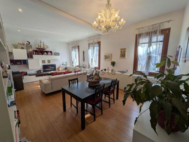 Appartamento in vendita di 120 m² in Calle del Montesanto