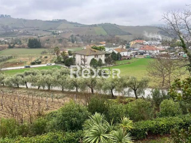 Appartamento in vendita di 120 m² in Contrada Montebove Ovest