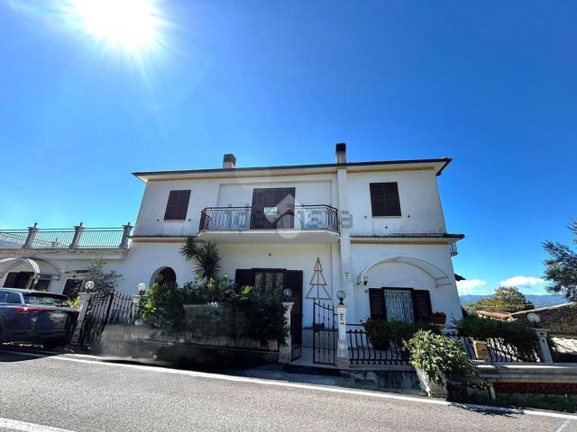Appartamento in vendita di 120 m² in Contrada Montore, 18