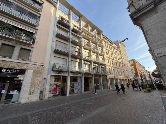 Appartamento in vendita di 120 m² in Corso Cornelio Tacito, 93