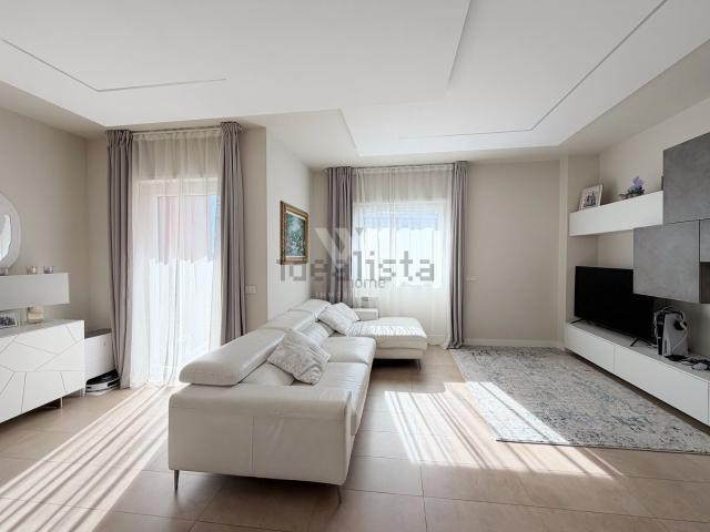 Appartamento in vendita di 120 m² in Corso Francesco Bucci, 76