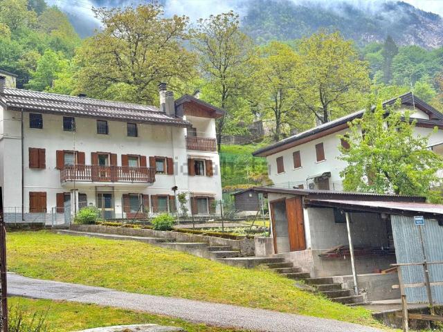 Appartamento in vendita di 120 m² in Frazione Chiut di Pupe, 1