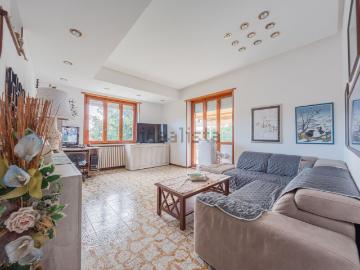 Appartamento in vendita di 120 m² in Frazione Serravalle