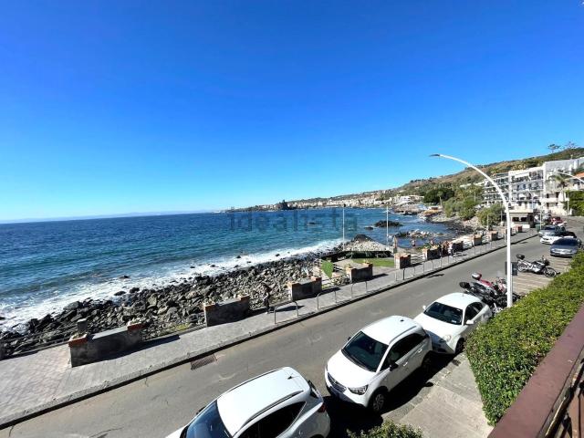 Appartamento in vendita di 120 m² in Lungomare Dei Ciclopi