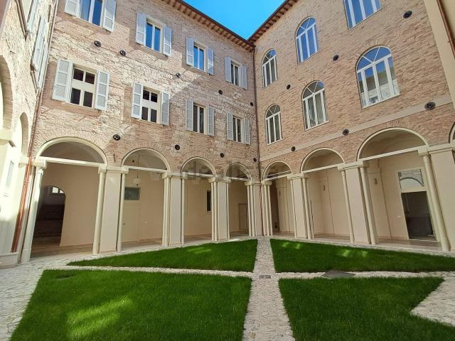 Appartamento in vendita di 120 m² in Piazza Cecco D&apos Ascoli
